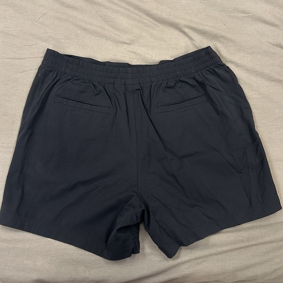 Women’s athletic shorts - Picture 2 of 3